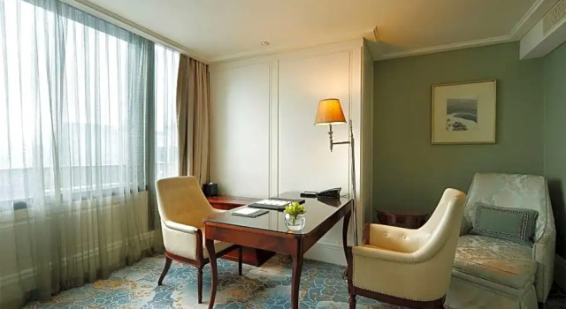 Двухместный полулюкс Waldorf Astoria Shanghai on the Bund
