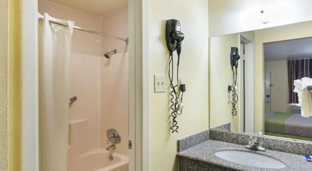 Четырёхместный номер Deluxe Motel 6-Livingston, TX
