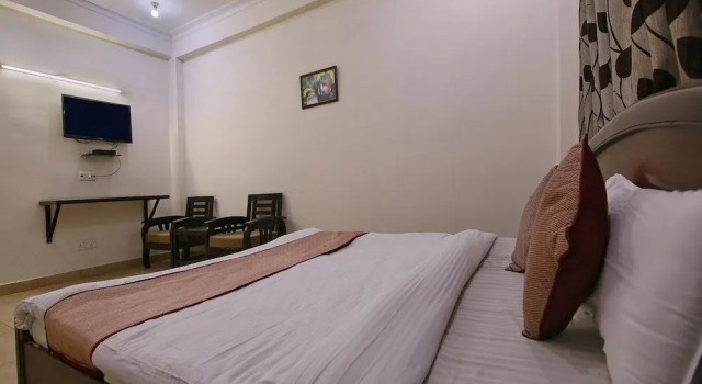 OYO 441 Hotel Mascot