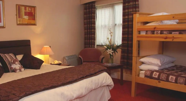 Семейный номер Standard Beaufort Park Hotel