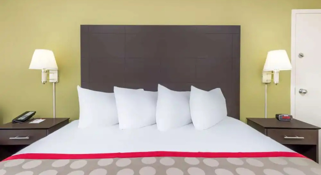 Двухместный номер Standard Ramada by Wyndham Vandalia