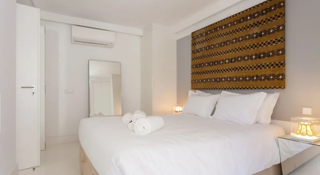 JOIVY Gorgeous 2-bed home, 3 mins from Lisbon Cathedral, Забронировать Отель Отели Лиссабона 3 звезды, рядом с Рештаурадориш, 3*