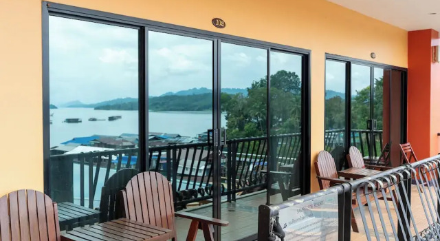 Номер Deluxe с балконом и с видом на бассейн Samprasob Resort