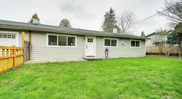 Коттедж 14 Mi to Dtwn Seattle: Sleek Home w/ Large Yard