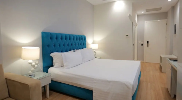 Двухместный номер на нижнем этаже с балконом Hotel Luxury