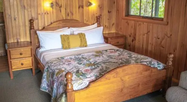 Gaol House Cottages, Rezerwuj Hotel Bicheno Tasmania, w pobliżu Wycieczki z obserwacją pingwinów w Bicheno