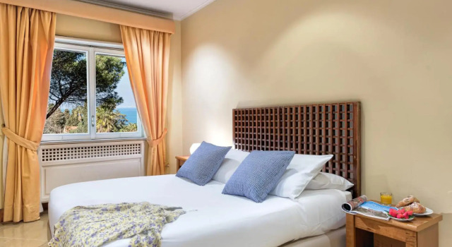 El Royale Suites Sorrento