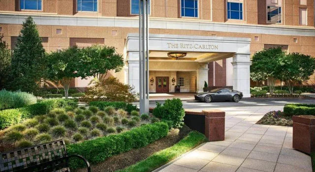 Номер Standard The Ritz-Carlton, Tysons Corner