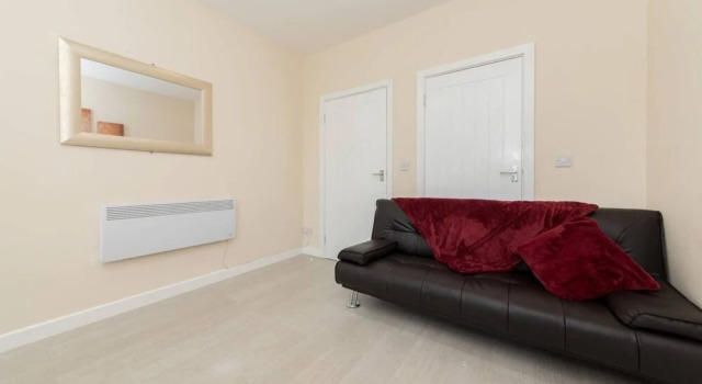 Homely Spaces Large 2-bed Apartment in Bedford, Varaa Huoneisto Asunnot kohteessa Merseyside, Huoneisto