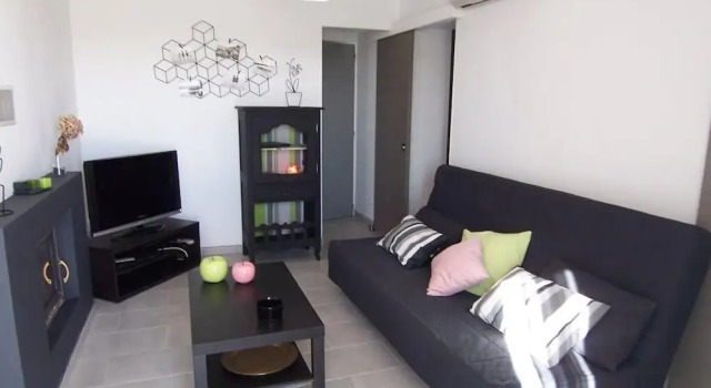APARTMENT CHIOLA RDC - BEACH ON FOOT- SOLARO Apartment 1, Varaa Huoneisto  