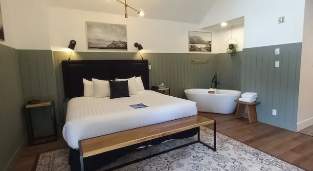 Двухместный люкс Waterton Glacier Suites