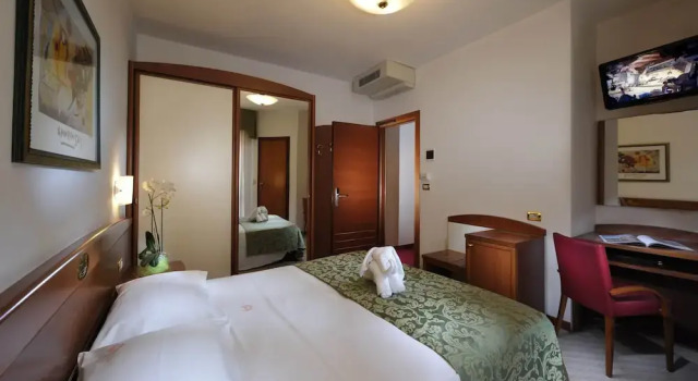 Семейный номер Standard с балконом Hotel Eden