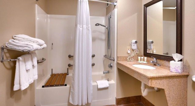Номер Standard Staybridge Suites Peoria Downtown by IHG