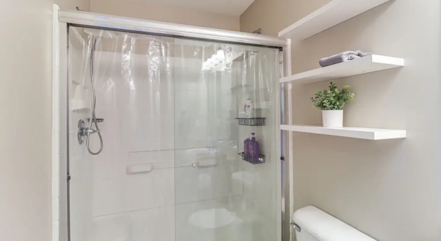 Апартаменты 25 Mi to Detroit: Townhome w/ Smart TV!