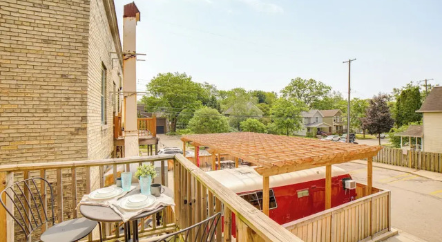 Апартаменты 1 Mi to Dtwn Grand Rapids: Chic Condo w/ Balcony!