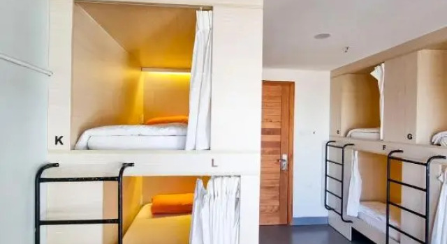 Кровать в общем номере LEMON Coffee and Homestay