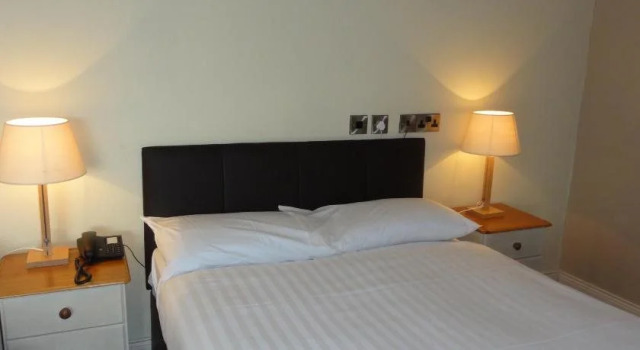 Hannon's Hotel, Book Hotel Roscommon Roscommon County