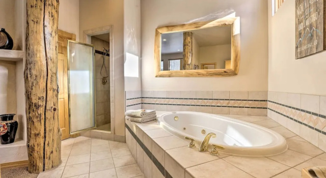 Ski-in/out Breckenridge Gem w/ Hot Tub!