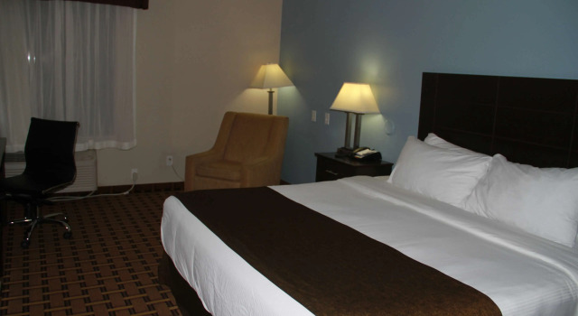 Двухместный люкс SureStay Plus Hotel by Best Western Coralville Iowa City