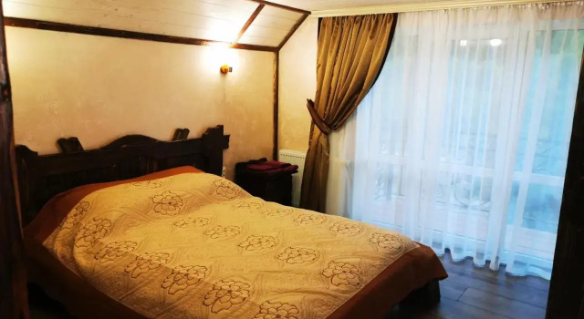Ilkova Sadyba, Rezervovat Hotel Jaremče 