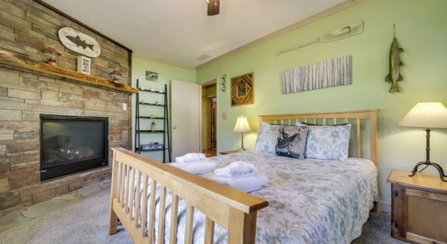 Коттедж с 5 комнатами 'campbell Retreat' in Maggie Valley w/ Deck!