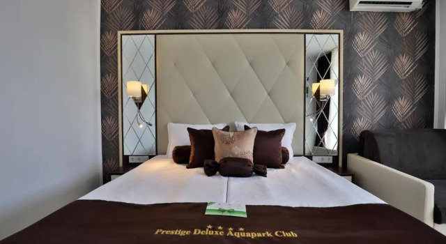 Люкс Deluxe с 2 комнатами с балконом Prestige Deluxe Hotel Aquapark Club - All inclusive
