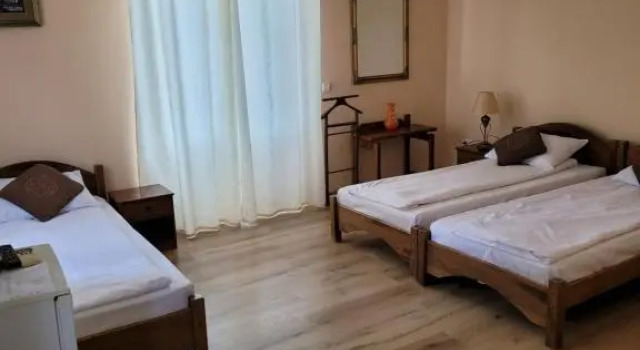 Трёхместный номер Standard с балконом Villa Favorita