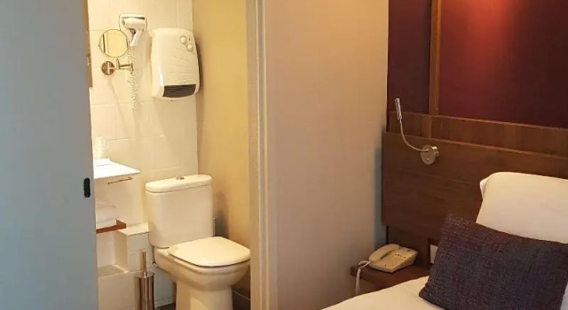 Номер Standard Best Western Le Duguesclin Hôtel-Restaurant