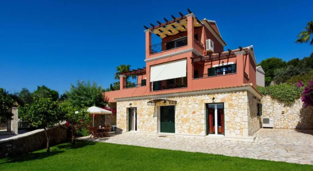 Deluxe Villa Rose with Private Pool, Забронировать Вилла Отели периферии Ионических островов с парковкой, Парковка
