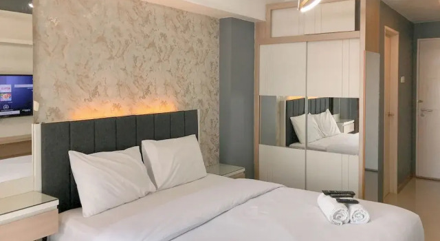 Wonderful And Modern Studio At Orchard Supermall Mansion Apartment, Book Apartment Hotels in East Java with a Pool, Swimming Pool