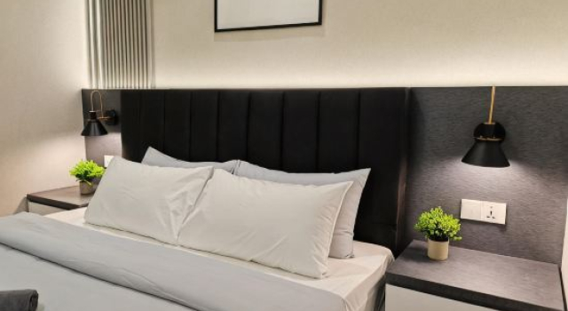 Двухместный люкс с 3 комнатами с видом на бассейн Piccadilly Greentown Premium Suites by IWH Suites
