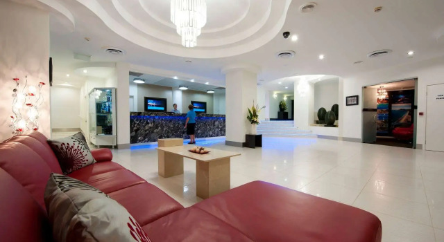 Ramada Resort by Wyndham Golden Beach, Buchen Sie Resort Hotels in Caloundra mit Pool, Schwimmbad