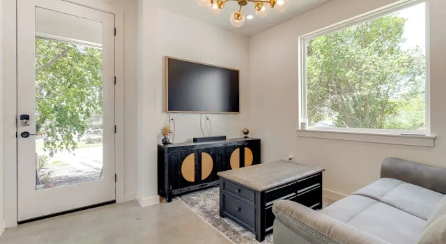 Near Restaurants & Parks: Home 3 Mi to Dtwn Austin, Забронировать Дом для отпуска Виллы Остина, рядом с Rosewood Park, Вилла