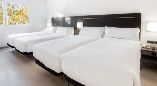 Четырёхместный номер Standard B&B HOTEL Barcelona Rubí