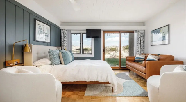 Glen Arbor Riverfront Retreat: Steps to Beach!