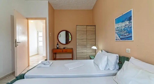 Четырёхместный номер Standard с видом на сад Blue Dream Hotel