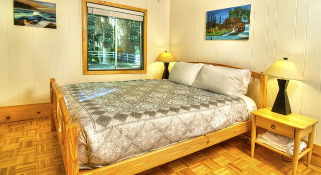 Riverside Ranch - Two Bedroom Bungalow with Hot Tub, Book Hotel Hoteller i Baring med parkering, Parkering