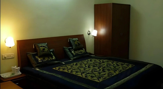 Hotel Kapoor Palace, Забронировать Отель Отели Джамму и Кашмира с парковкой, Парковка