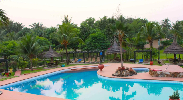 Afrikiko River Front Resort, Boek Resort 3-sterren hotels in Asuogyaman, 3*