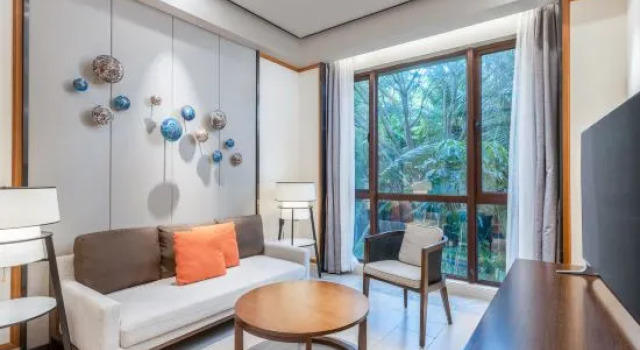 Двухместный люкс с балконом и с красивым видом из окна Hainan Banshan Banhai hotel