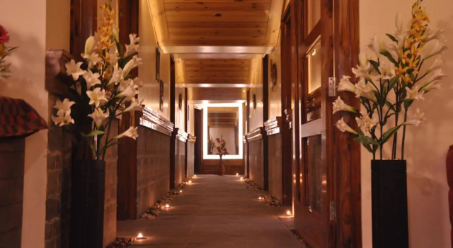 The Cedar Grand Hotel & Spa, Забронировать Курортный отель Отели Шимлы 4 звезды, рядом с Улица Молл-роуд, 4*