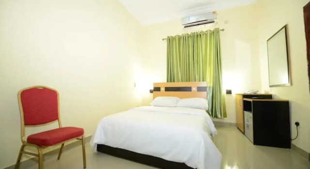 Momak 1 Hotel & Suites, Reservar Hotel Iseyin Oio