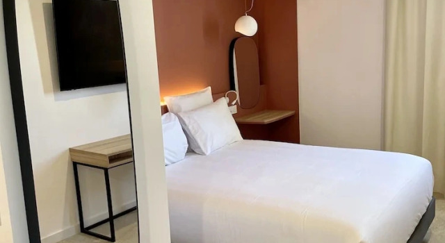 Одноместный номер Superior с балконом Golden Tulip Hotel & Rooftop Martigues Provence
