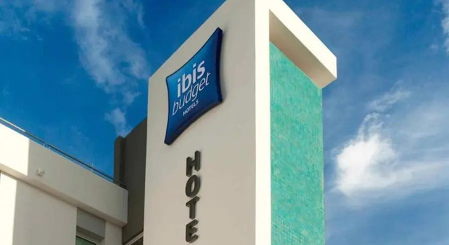 Кровать в общем номере ibis budget Courbevoie Paris la Defense 1