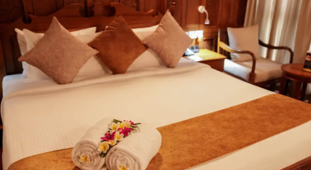 Двухместный номер Standard с балконом и с видом на озеро Gokulam Grand Resort & Spa