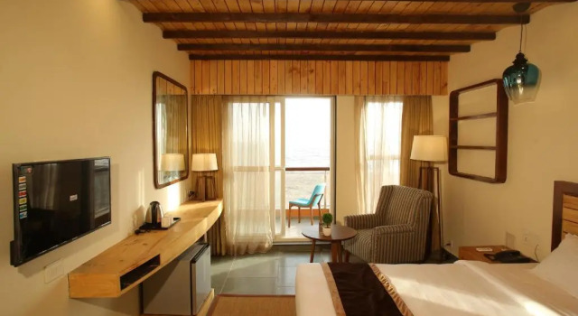 Номер Deluxe The Fern Leo Beach Resort
