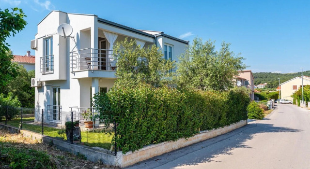 Amazing Home in Bibinje With Wifi and 4 Bedrooms, Забронировать Отель Отели Задарской жупания 3 звезды, рядом с Пляж Марина Далмация, 3*