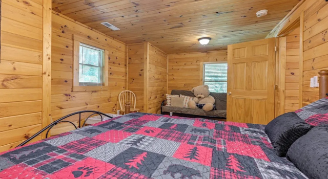 Коттедж Pet-friendly Bryson City Cabin w/ Fire Pit + Deck!