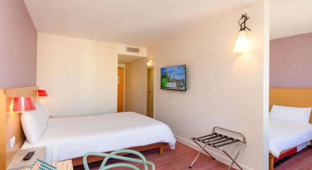 Двухместный семейный люкс Standard ibis Styles Le Puy en Velay