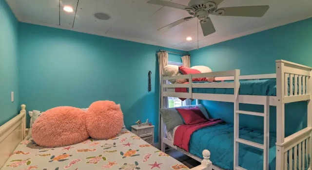 Коттедж с 2 комнатами Updated Beach House w/ Private Beach + Hot Tub!